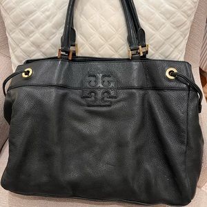 Reposh: Black Tory Burch Tote
